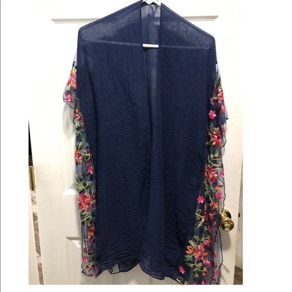 Francesca's Collections Tops - BOGO 50% OFF Francesca’s blue/ floral lace kimono